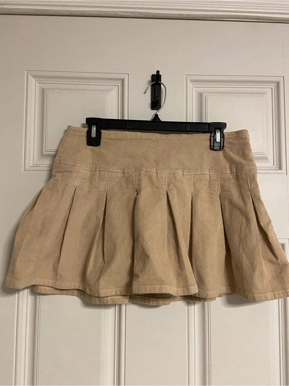 AMERICAN EAGLE Cream Pleated CORDUROY Skater Skort